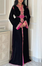 Load image into Gallery viewer, Rent Moroccan Kaftan - black & fuchsia