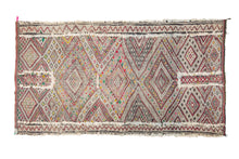 Load image into Gallery viewer, Rent Moroccan Kilim Rug #902
