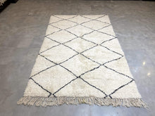 Load image into Gallery viewer, Moroccan Berber Rug - Beni Ouarain 10
