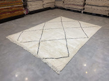 Load image into Gallery viewer, Moroccan Berber Rug - Beni Ouarain 11

