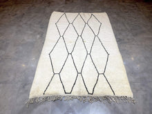 Load image into Gallery viewer, Moroccan Berber Rug - Beni Ouarain 29
