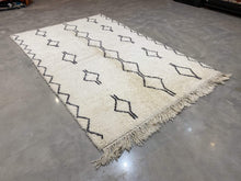 Load image into Gallery viewer, Moroccan Berber Rug - Beni Ouarain 4
