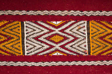 Load image into Gallery viewer, Rent Moroccan Kilim Rug #824
