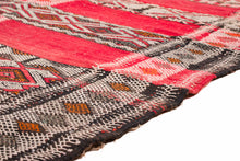 Load image into Gallery viewer, Rent Moroccan Kilim Rug #834
