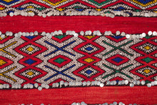 Load image into Gallery viewer, Rent Moroccan Kilim Rug #836
