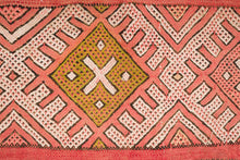 Load image into Gallery viewer, Rent Moroccan Kilim Rug #838
