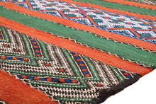 Load image into Gallery viewer, Rent Moroccan Kilim Rug #840
