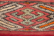 Load image into Gallery viewer, Rent Moroccan Kilim Rug #843
