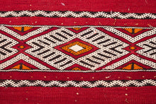 Load image into Gallery viewer, Rent Moroccan Kilim Rug #863
