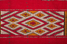 Load image into Gallery viewer, Rent Moroccan Kilim Rug #872
