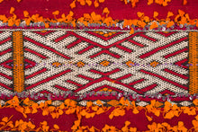 Load image into Gallery viewer, Rent Moroccan Kilim Rug #877
