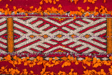 Load image into Gallery viewer, Rent Moroccan Kilim Rug #877
