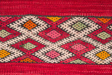 Load image into Gallery viewer, Rent Moroccan Kilim Rug #886
