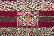 Load image into Gallery viewer, Rent Moroccan Kilim Rug #896
