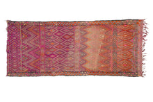 Load image into Gallery viewer, Rent Moroccan Kilim Rug #904
