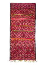 Load image into Gallery viewer, Rent Moroccan Kilim Rug #911
