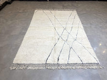 Load image into Gallery viewer, Moroccan Berber Rug - Beni Ouarain 12
