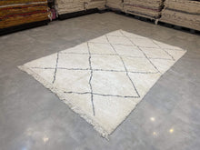 Load image into Gallery viewer, Moroccan Berber Rug - Beni Ouarain 14
