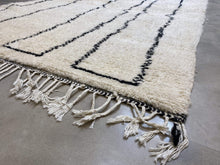 Load image into Gallery viewer, Moroccan Berber Rug - Beni Ouarain 16
