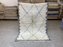 Load image into Gallery viewer, Moroccan Berber Rug - Beni Ouarain 17
