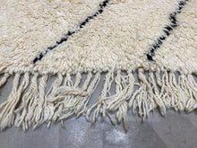 Load image into Gallery viewer, Moroccan Berber Rug - Beni Ouarain 18
