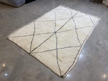 Load image into Gallery viewer, Moroccan Berber Rug - Beni Ouarain 21
