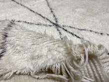 Load image into Gallery viewer, Moroccan Berber Rug - Beni Ouarain 21
