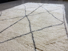 Load image into Gallery viewer, Moroccan Berber Rug - Beni Ouarain 21
