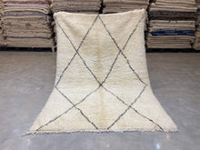Load image into Gallery viewer, Moroccan Berber Rug - Beni Ouarain 22
