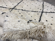 Load image into Gallery viewer, Moroccan Berber Rug - Beni Ouarain 23
