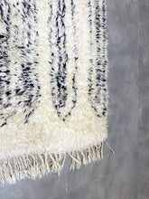 Load image into Gallery viewer, Moroccan Berber Rug - Beni Ouarain 25
