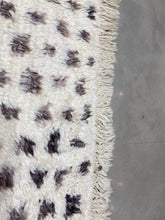 Load image into Gallery viewer, Moroccan Berber Rug - Beni Ouarain 26
