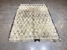 Load image into Gallery viewer, Moroccan Berber Rug - Beni Ouarain 30
