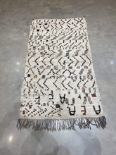 Load image into Gallery viewer, Moroccan Berber Rug - Beni Ouarain 35
