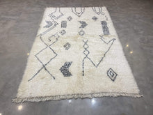 Load image into Gallery viewer, Moroccan Berber Rug - Beni Ouarain 4
