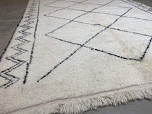 Load image into Gallery viewer, Moroccan Berber Rug - Beni Ouarain 6
