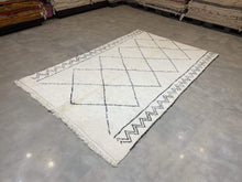 Load image into Gallery viewer, Moroccan Berber Rug - Beni Ouarain 6
