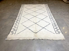 Load image into Gallery viewer, Moroccan Berber Rug - Beni Ouarain 6
