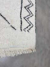 Load image into Gallery viewer, Moroccan Berber Rug - Beni Ouarain 6
