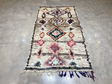 Load image into Gallery viewer, Moroccan Berber Rug - Boucherouite vintage 5
