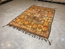 Load image into Gallery viewer, Moroccan Berber Rug - Vintage Rug 1
