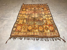 Load image into Gallery viewer, Moroccan Berber Rug - Vintage Rug 1
