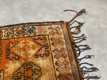 Load image into Gallery viewer, Moroccan Berber Rug - Vintage Rug 1
