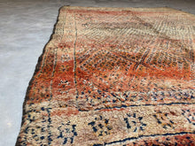 Load image into Gallery viewer, Moroccan Berber Rug - Vintage Rug 10

