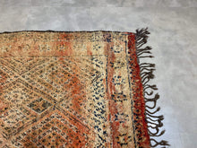 Load image into Gallery viewer, Moroccan Berber Rug - Vintage Rug 10
