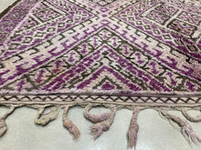 Load image into Gallery viewer, Moroccan Berber Rug - Vintage Rug 11
