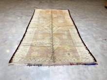 Load image into Gallery viewer, Moroccan Berber Rug - Vintage Rug 12
