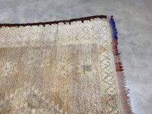 Load image into Gallery viewer, Moroccan Berber Rug - Vintage Rug 12
