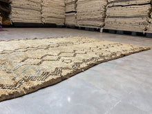 Load image into Gallery viewer, Moroccan Berber Rug - Vintage Rug 13
