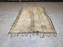 Load image into Gallery viewer, Moroccan Berber Rug - Vintage Rug 13
